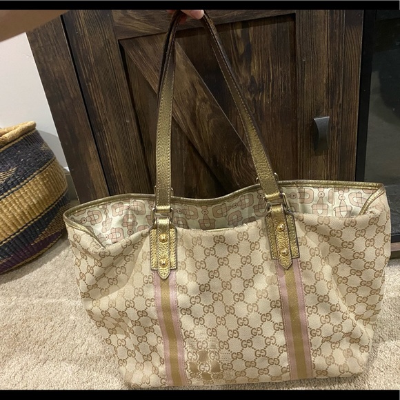 Authentic used Gucci Purse - Picture 2 of 5